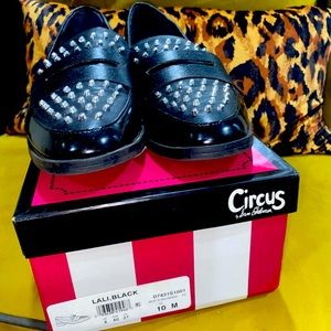 Trendy Circus by Steve Edelman studded loafer
